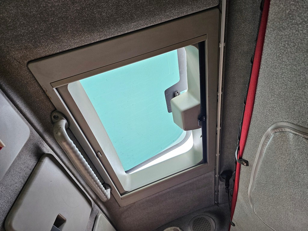 фото №1, Люк скляний електричний iveco stralis