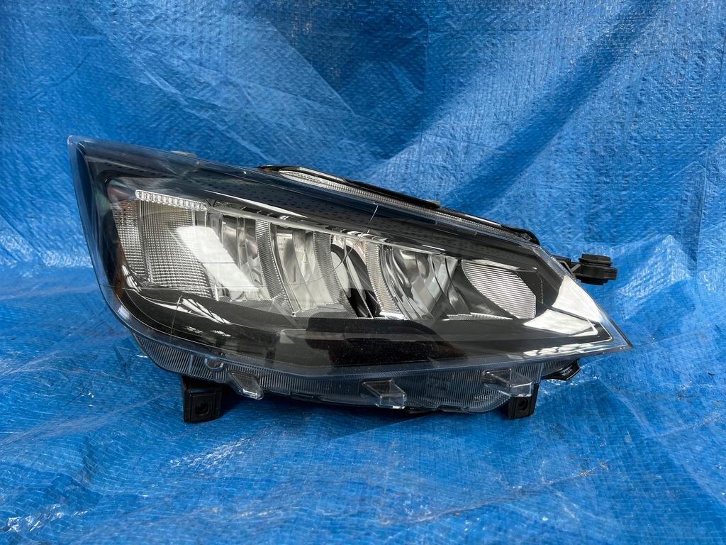 фото №1, Seat ibiza arona lift 22- права лампа led