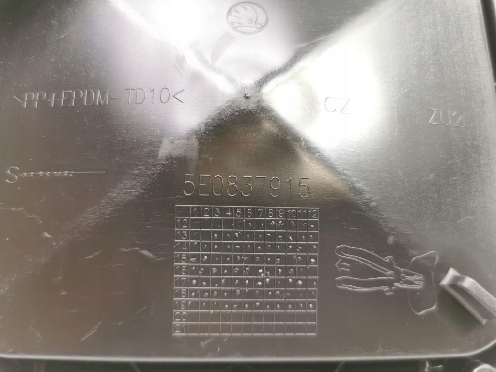 Заглушка дверь lewo/prawo skoda octavia 3 оригинальный номер 5e0837915 Цена