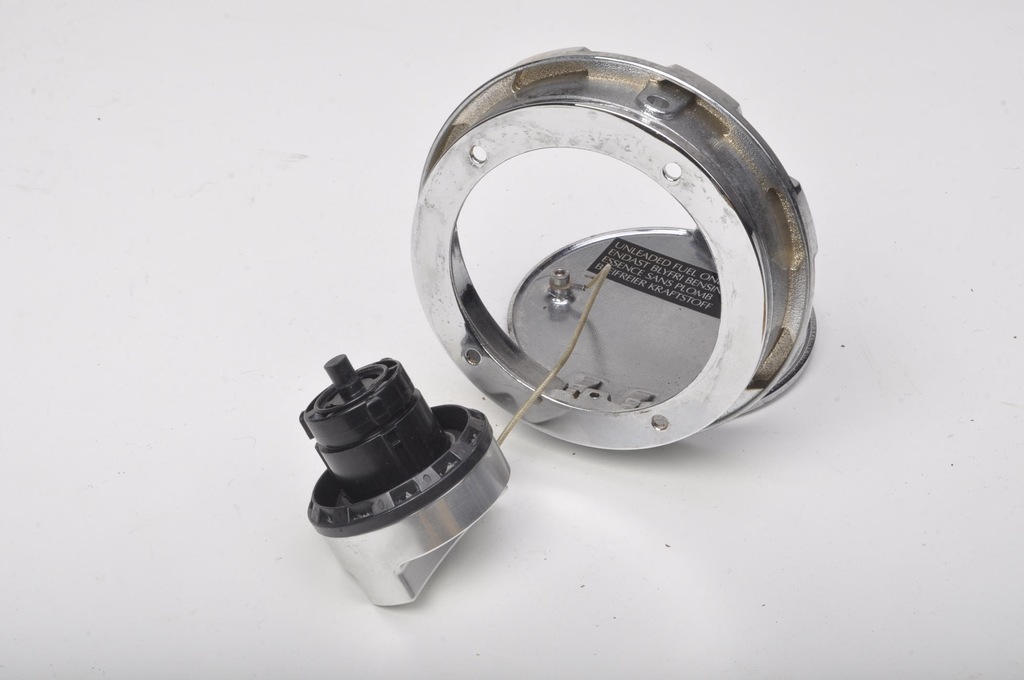 фото №5, Aston martin vanquish i v12 кришка заливної пального