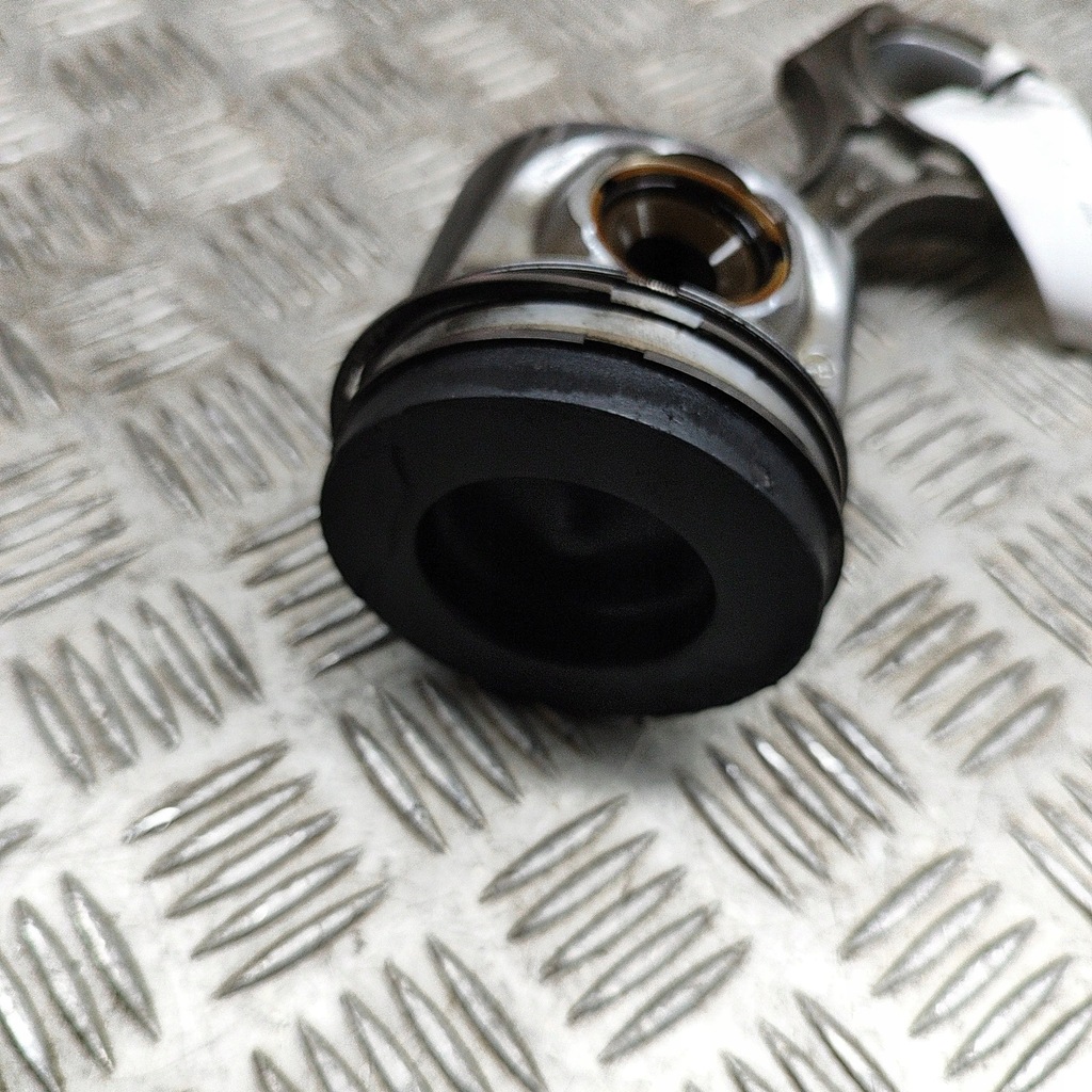 фото №6, Volvo v60 2016 поршень