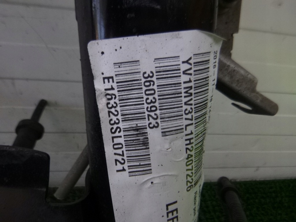 фото №5, Volvo v40 ii 15- 2.0 t3 mcperson поворотний кулак права