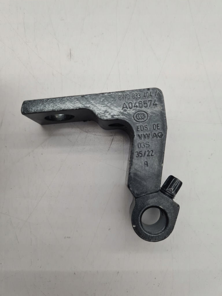 фото №1, Петля двері правий задня audi a4 b9 8w0833404a