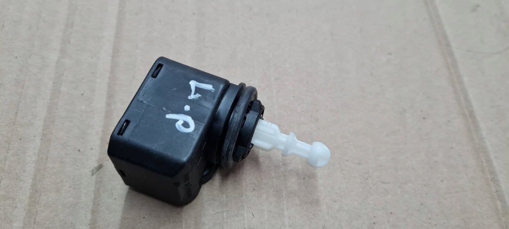 Купити A6 c6 рестайлінг  моторчик регулювання фара перед 1k6941295