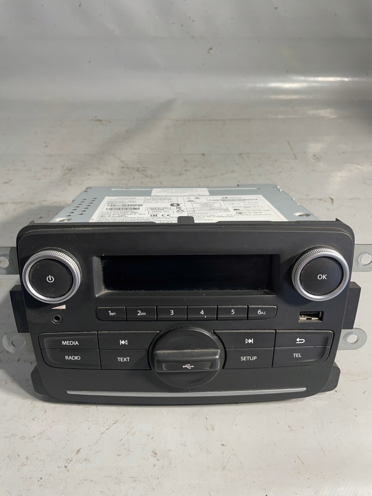 фото №1, Радіо заводський usb dacia duster ii 281156181r відсутній код