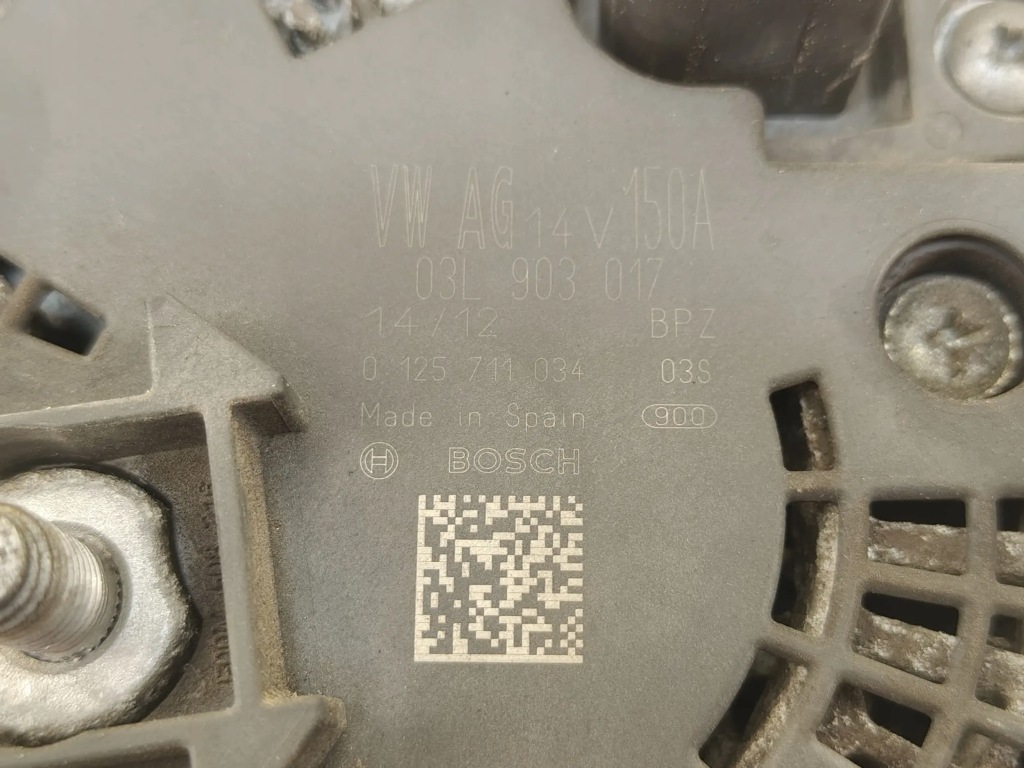 Audi a4 b8 рестайлинг  2.0 tdi генератор 150a 03l903017 Недорого