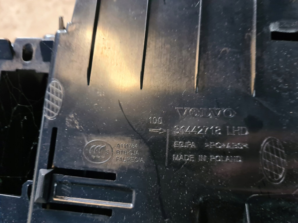 фото №6, Бардачок пассажира volvo xc40 europa 31442718