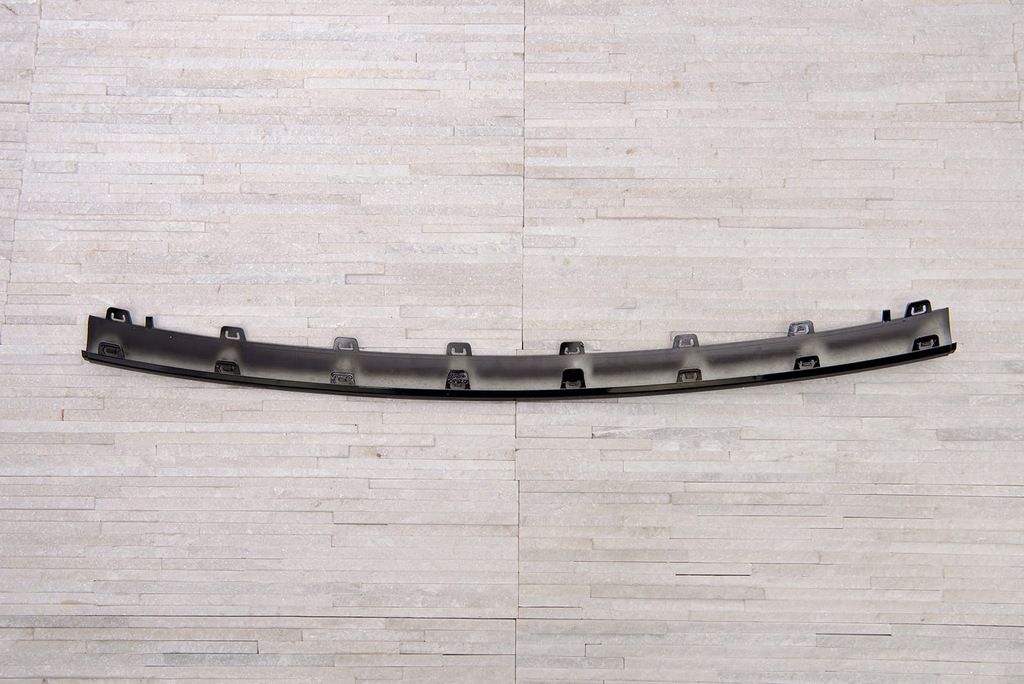 фото №14, Mercedes c-class w205 amg 2019-21 молдинг перед бампера середина a2058859102