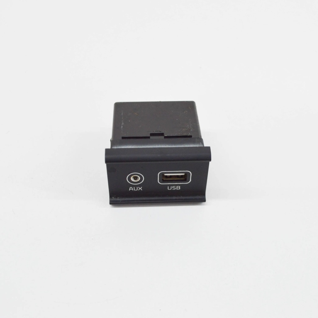 фото №1, Kia optima 2016 разъём / соединитель aux