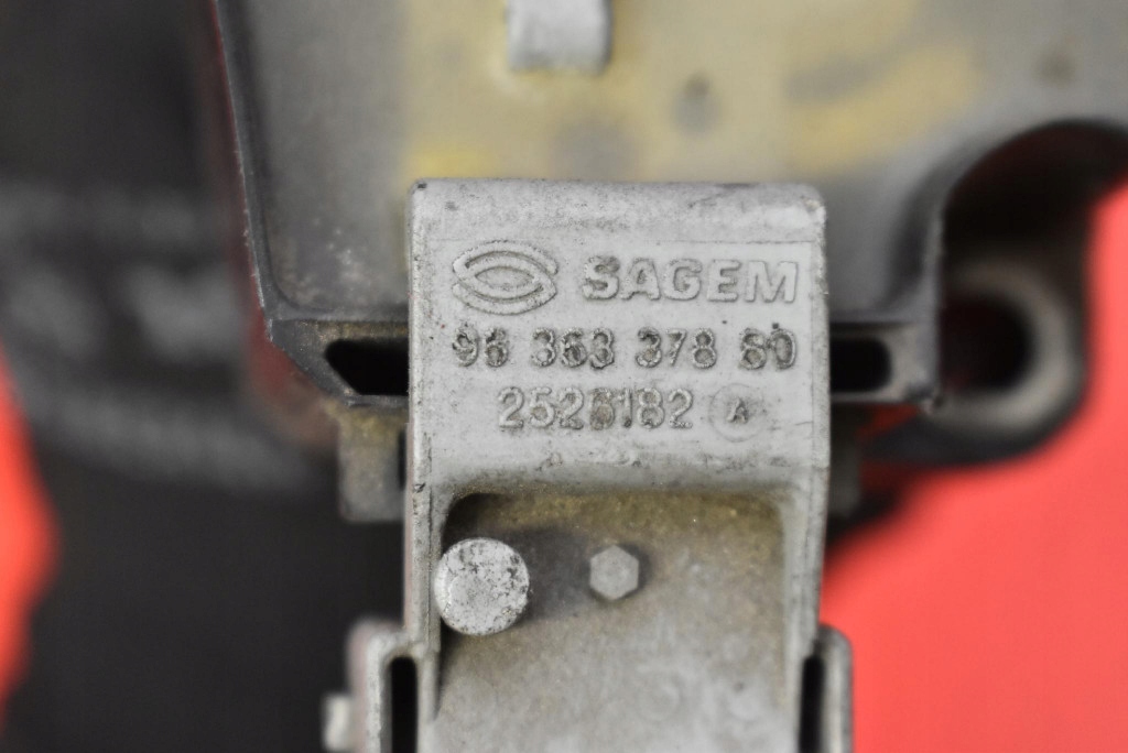 фото №9, Катушка зажигания 9636337880 citroen c3 1 i 1.6 16v 110 km 02-10