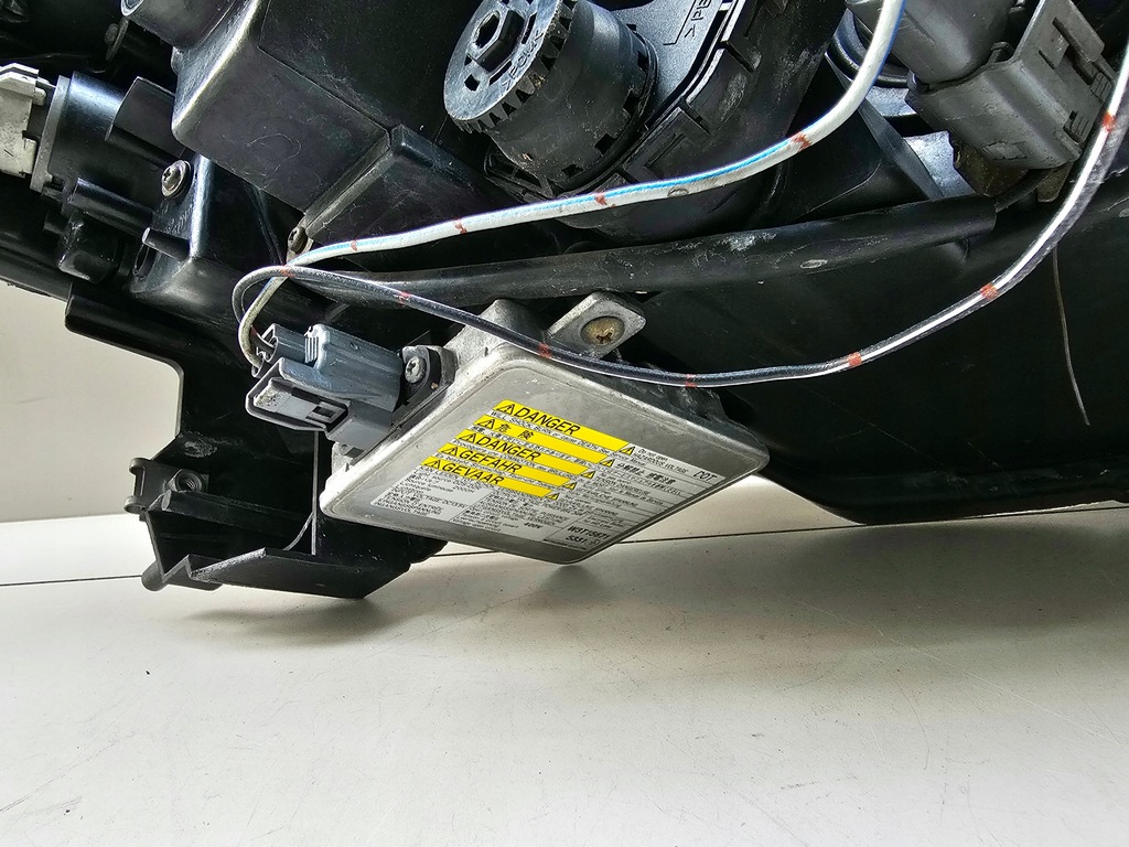 фото №12, Лампа передняя левая mazda 5 ксенон europa