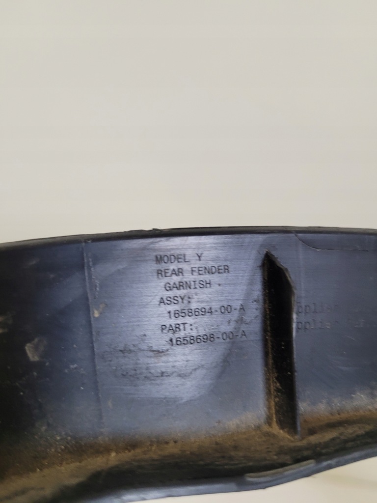 фото №13, Tesla y молдинг крыла правый задняя правая накладка na крыло 1658694-00-a