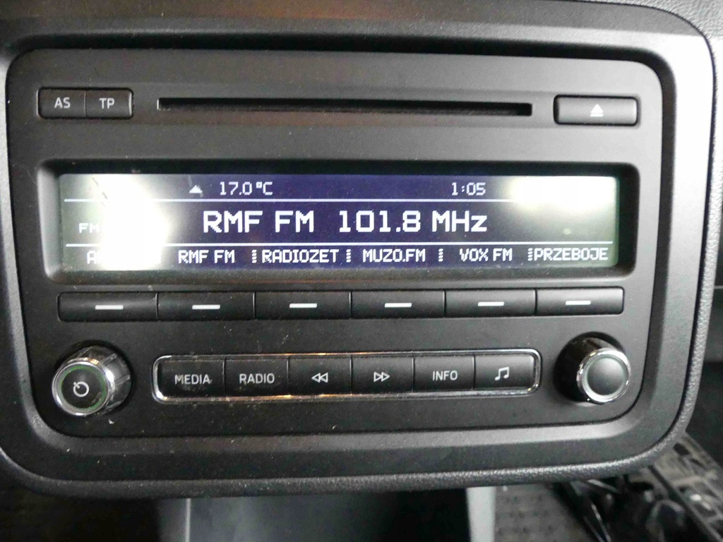 фото №1, Радио заводской skoda roomster 5j0035161g радиопроигрыватель