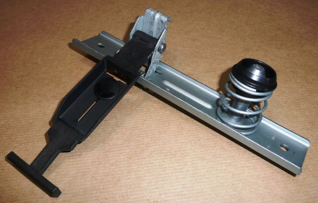 фото №3, Замок капот r clio symbol 8200701114