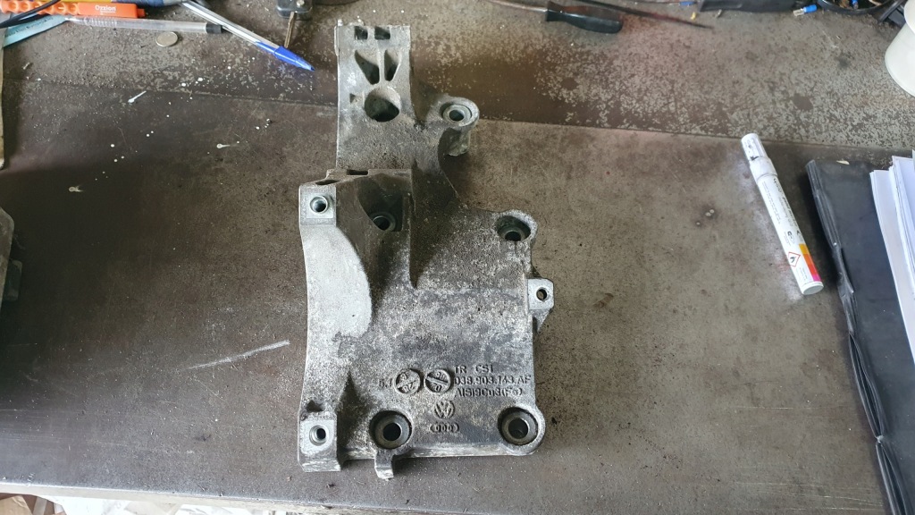 Купить Vw audi seat skoda - кронштейн генератора 038903143af