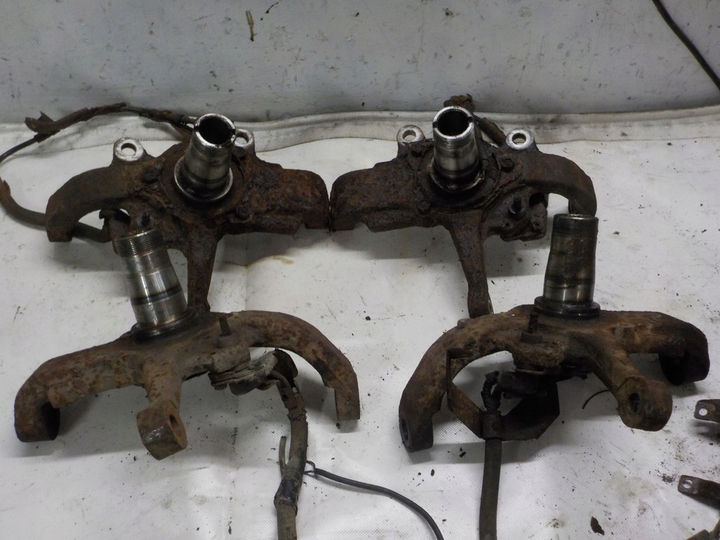 фото №1, Frontera b поворотный кулак левая