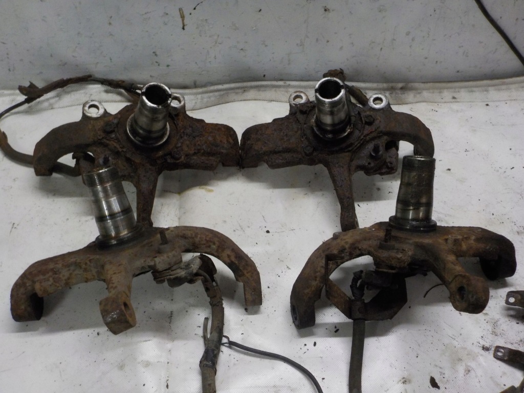 Купити Frontera b поворотний кулак правий