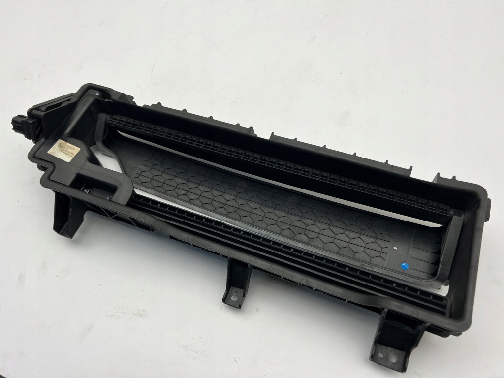 фото №7, Hyundai ioniq 5 v жалюзи шторка впуск воздуха правая перед оригинал 21-