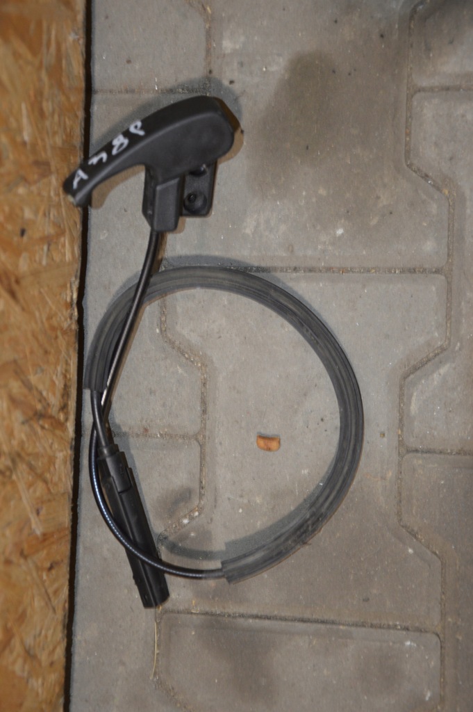 фото №1, Audi a3 8p трос капот