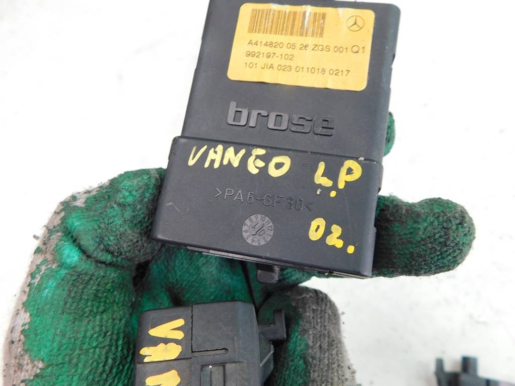 фото №4, Mercedes vaneo w414 2002r модуль дверь перед