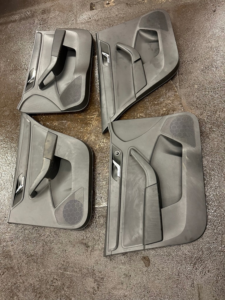 фото №1, Skoda rapid liftback обшивки двері оббивка europa комплект