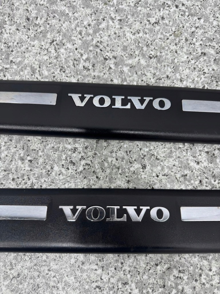 Накладка  накладка порога  правая левая комплект volvo v40 2 2012-2018r 31265842 Киев