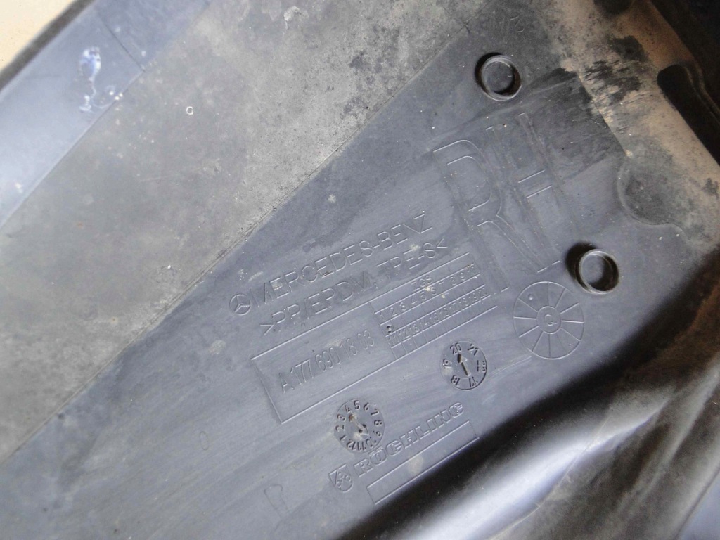 Mercedes b w247 247 підкрилок передні праве cz 1 в Україні