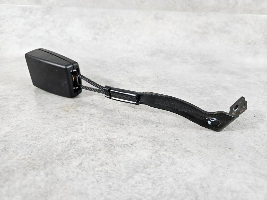 фото №4, Клипса поперечина правый перед skoda octavia ii 04-08