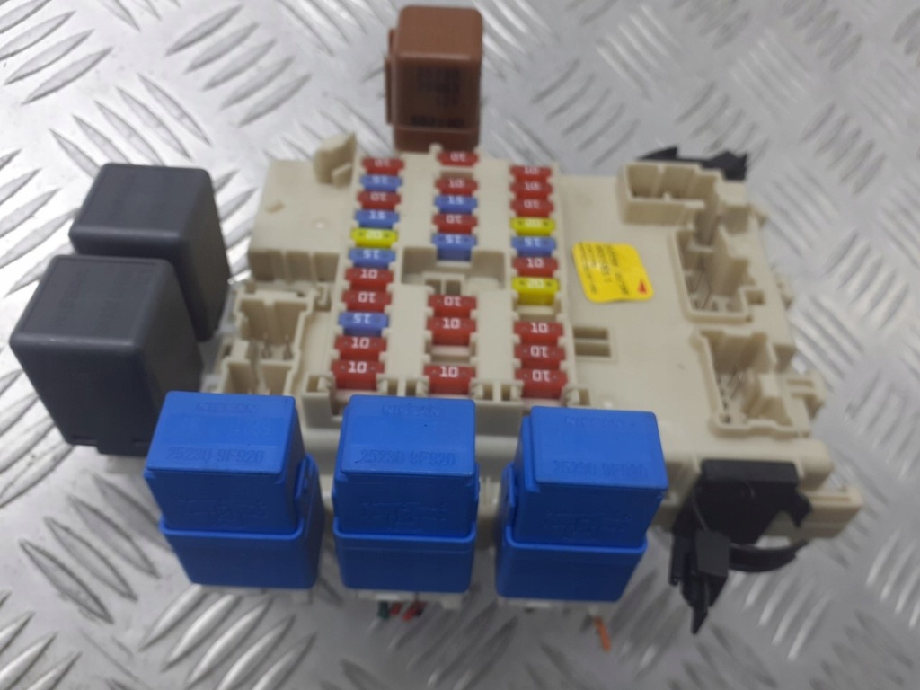 фото №1, Коробка запобіжників primera p12 1.8 24350av700