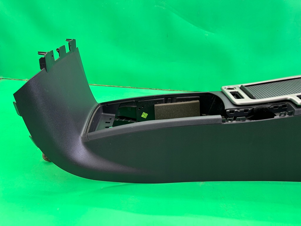 фото №8, Тунель середній підлокітник рамка 30755374 volvo c30 06- europa