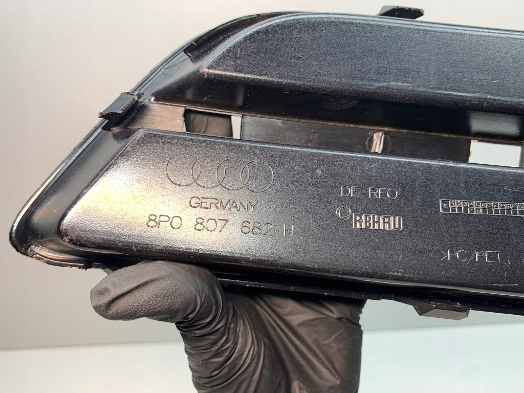 Audi a3 рестайлинг  решётка  решётка бампера правая  перед 8p0807682h Киев