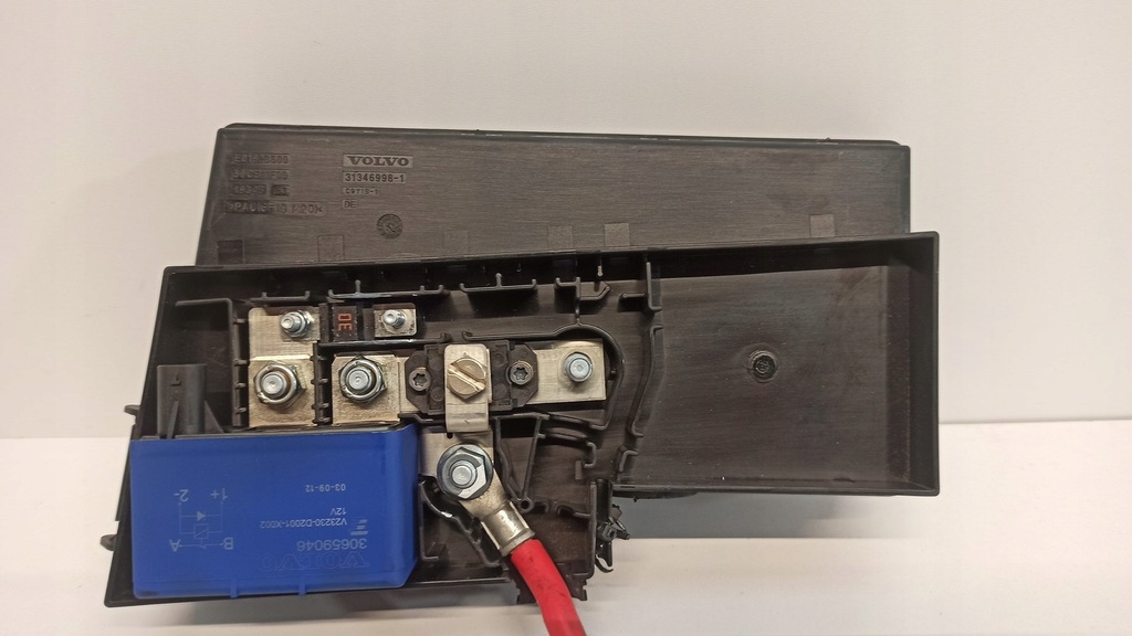 фото №8, Volvo v40 ii реле акумулятор клема 31346998