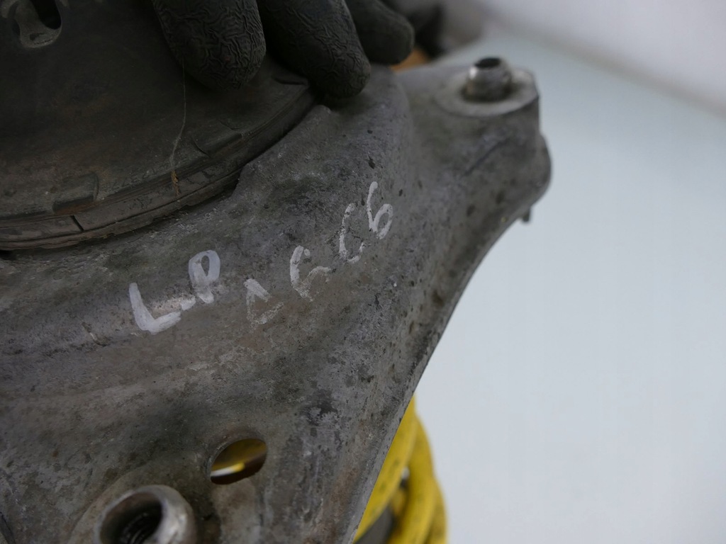 фото №15, Audi a6 c6 lift 3.0 tfsi амортизатор левый перед