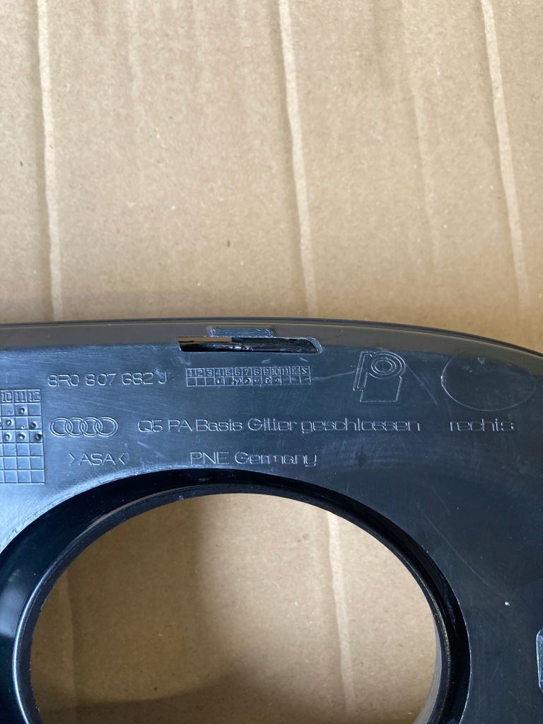 Купити Audi q5 lift права решітка бампера orygi.