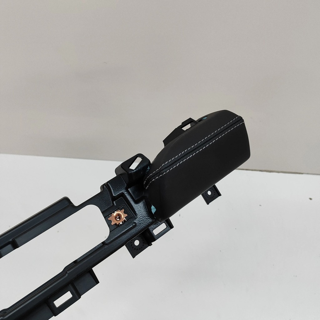 фото №5, Ford mustang mach-e 2023 рамка бардачка панелі приладової панелі