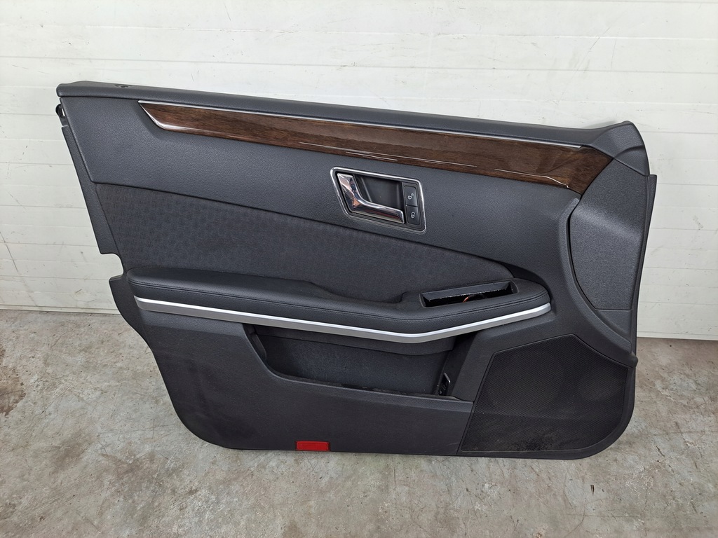 фото №1, Обшивка дверь левый перед mercedes e klasa w212