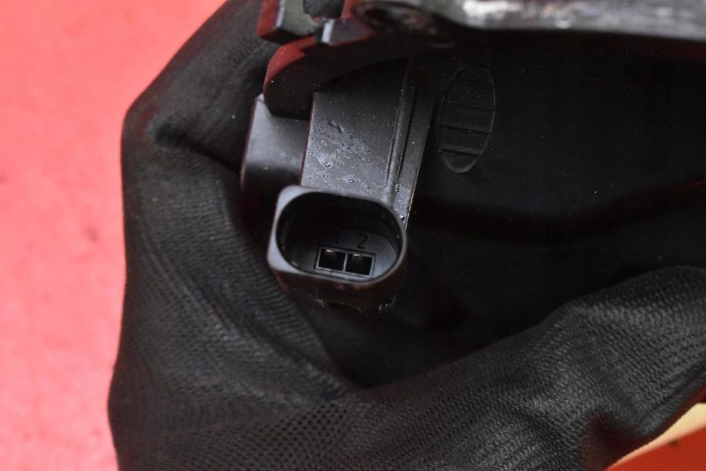 Ручка кришки задній задній емблема 1k0827469e vw passat b6 седан 05-10 Ціна