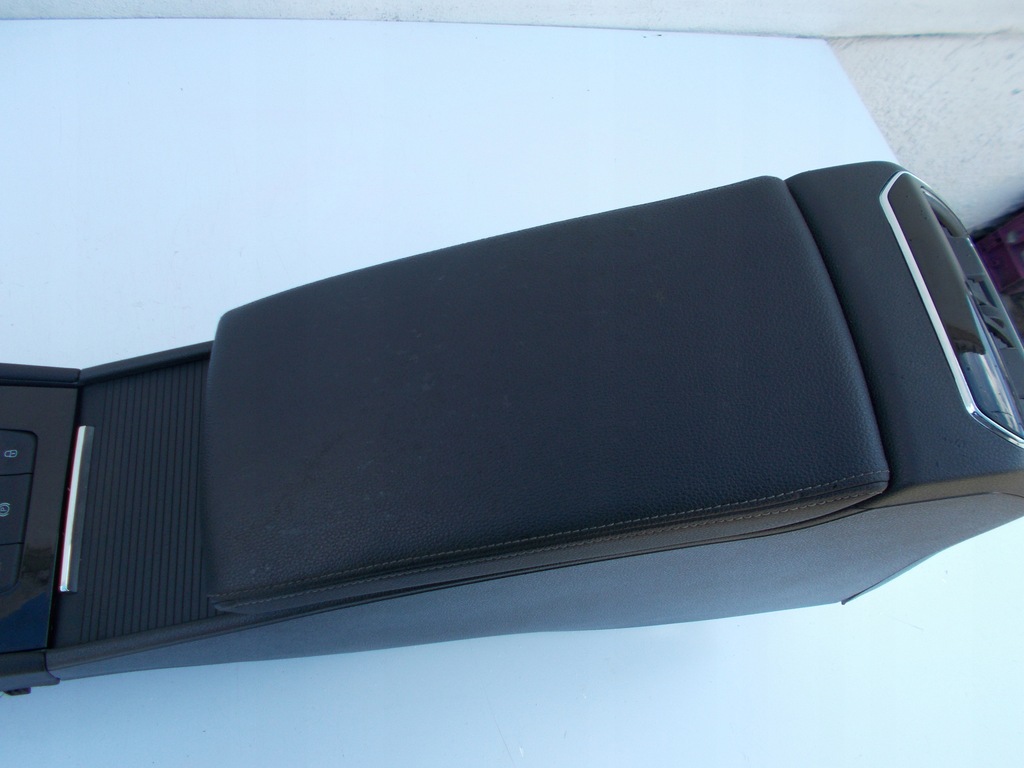 фото №6, Подлокотник туннель зарядное устройство skoda superb iii