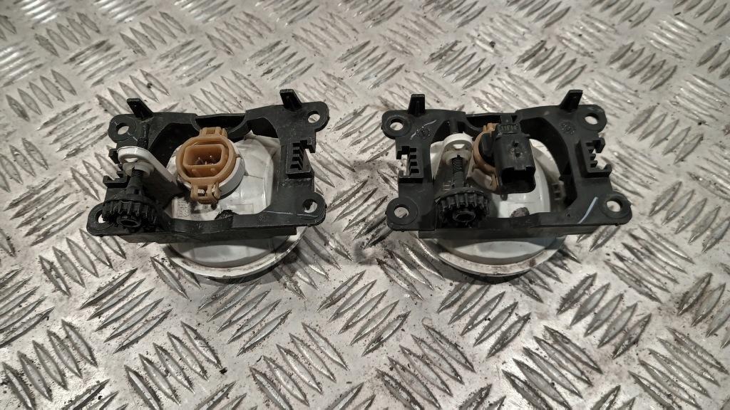 Протитуманна фара рамка citroen c3 c4 peugeot 2008 2008 308 9685425280 оригінал l=p Ціна