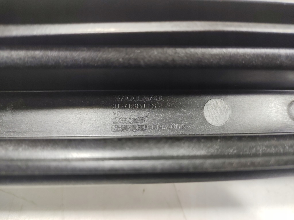 фото №6, Volvo xc60 2.0d 16- напрямна молдинг захист багажника ліва 31271583