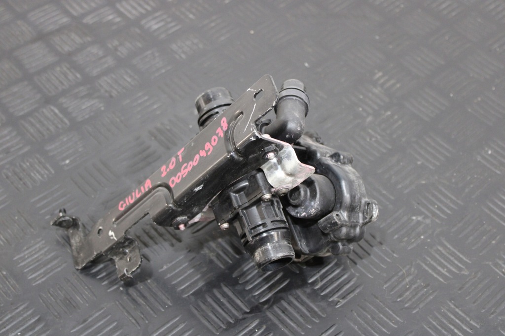 фото №1, Корпус термостата 0050049078 alfa romeo giulia veloce