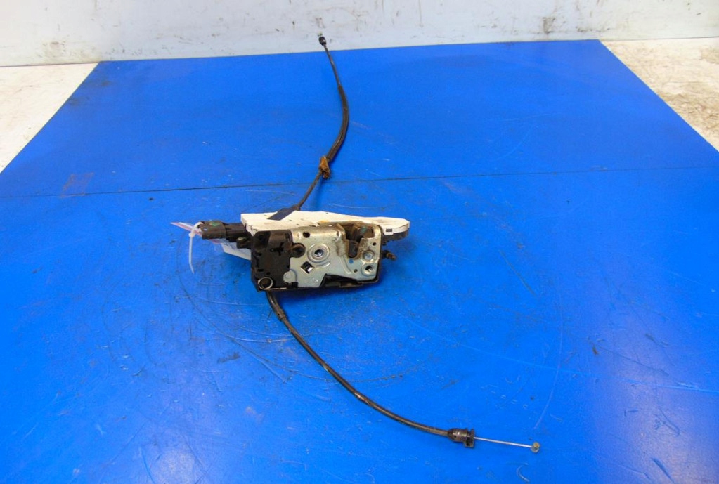 Купить Peugeot 207 замок правый перед 24099816