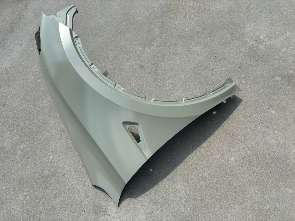 Купить Tesla y крыло  правый  передний оригинал. хороший !! новый !!