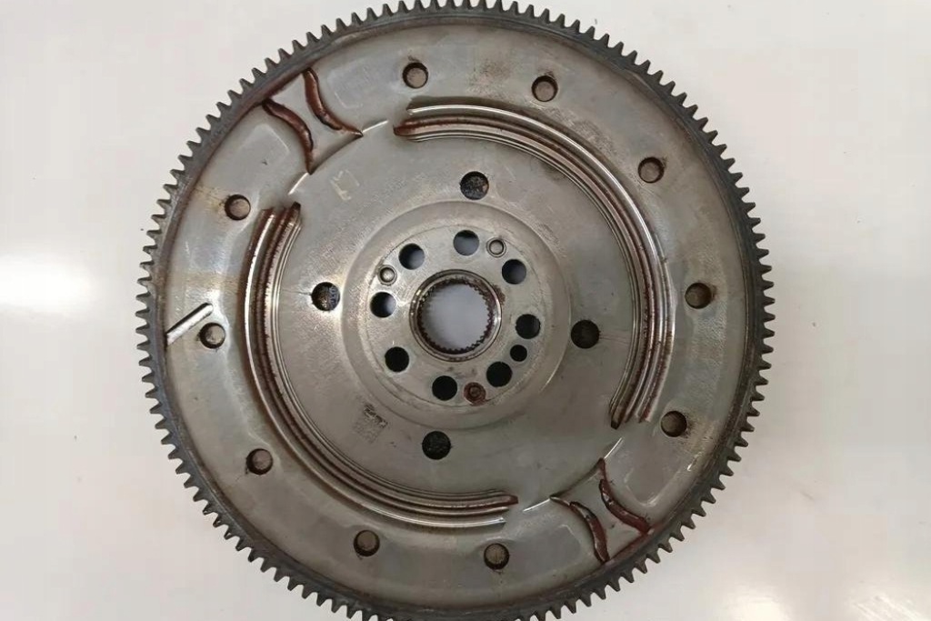 фото №1, Колесо маховик bmw 9454556 2.0l 2021