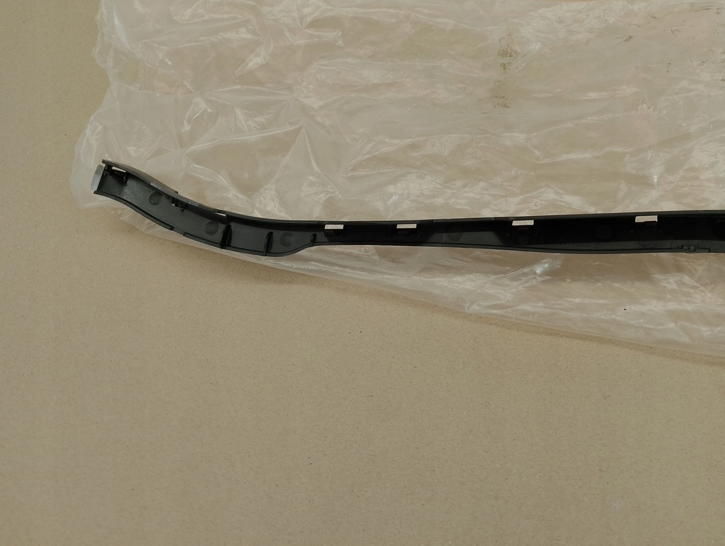 фото №7, Audi a4 s4 b9 8w kombi напрямна бампера задня молдинг кріпильна