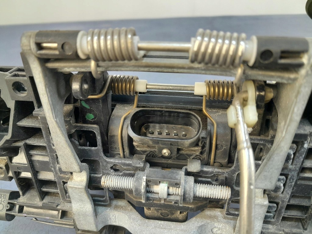 фото №4, Audi a8 d3 lift замок дверь задняя правый 4f0839016