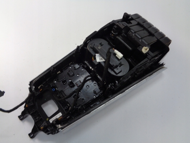 Тунель бардачок панель mercedes eqa 250 w243 2021 rok Зі Шроту