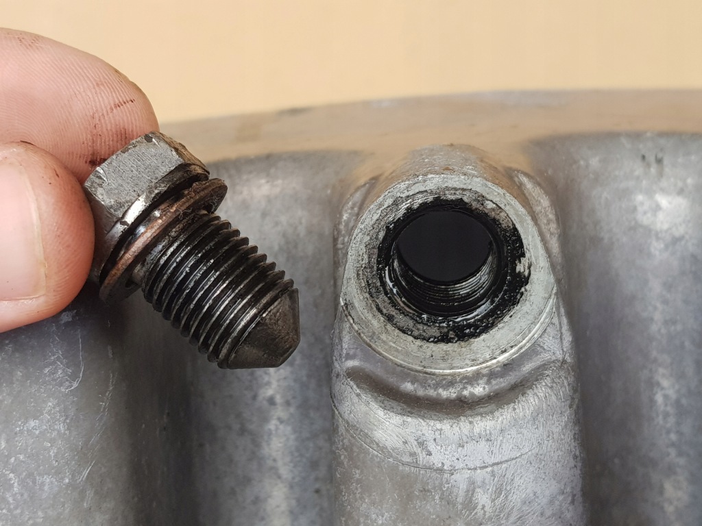 Купить Поддон масляная / vw audi seat skoda / 1.9 tdi 105km bls / исправна хорошее состояние