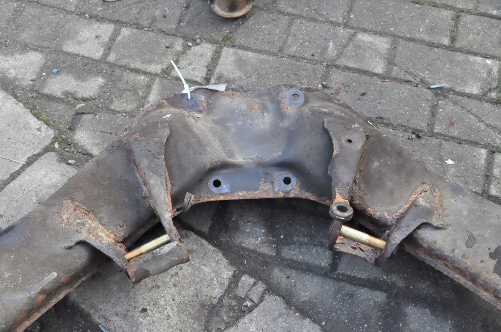 Mercedes w123 230e sedan 2.3 8v 136km балка подрамник подвеска задний Цена