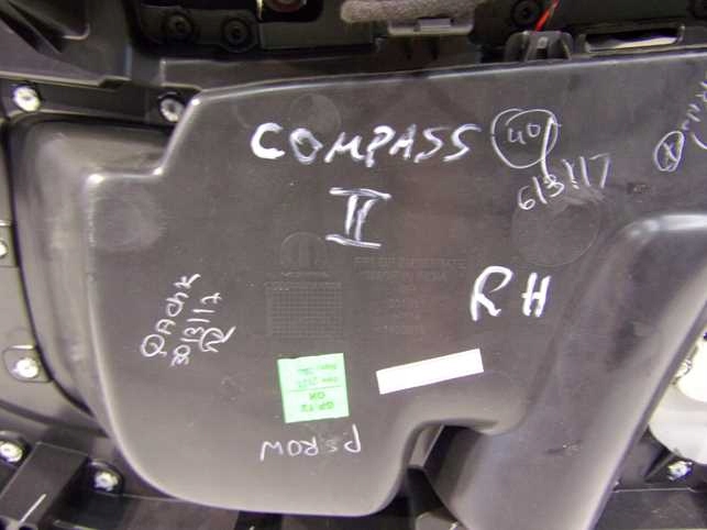 фото №7, Jeep compass ii 17- обшивка дверь правый перед